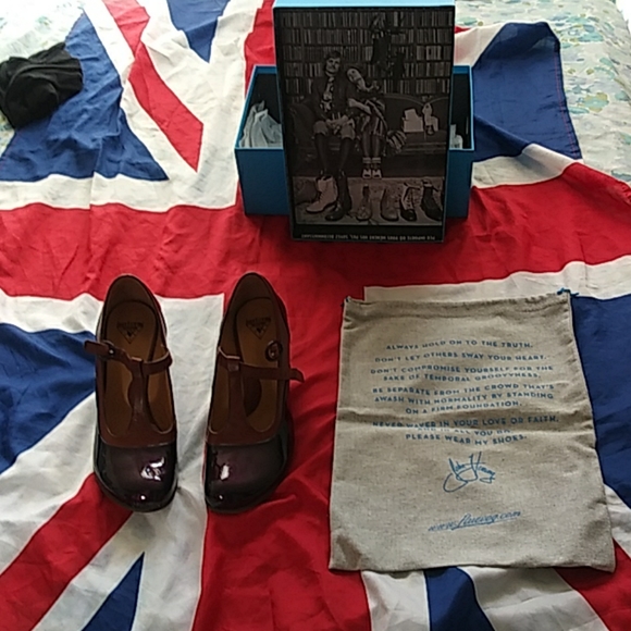 JOHN FLUEVOG BELLEVUE T-STRAP - Picture 5 of 8